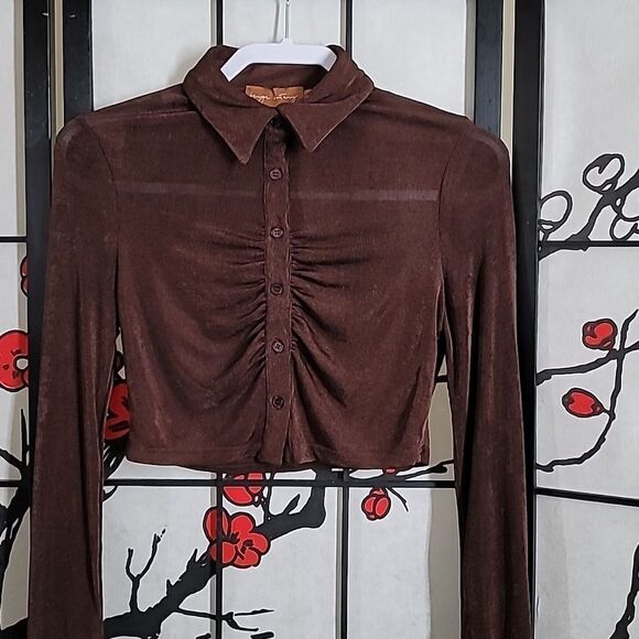 Beige Botany Cropped Slinky Brown Ruched Button Up - Picture 3 of 7